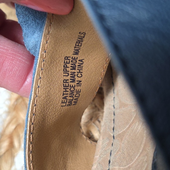 Born Concept Boc Dandee Wedge Navy Blue Leather Floral Sandals, Size 8 - Picture 6 of 9